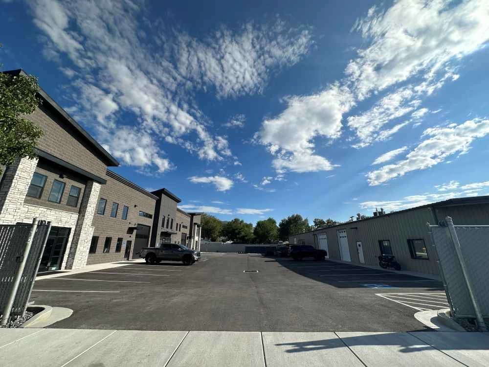 这些新的 FiberState 数据中心照片不包含任何裸露内容，但是，它们仍然可能会让你感到兴奋。